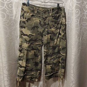 Camo Capris - Size 5